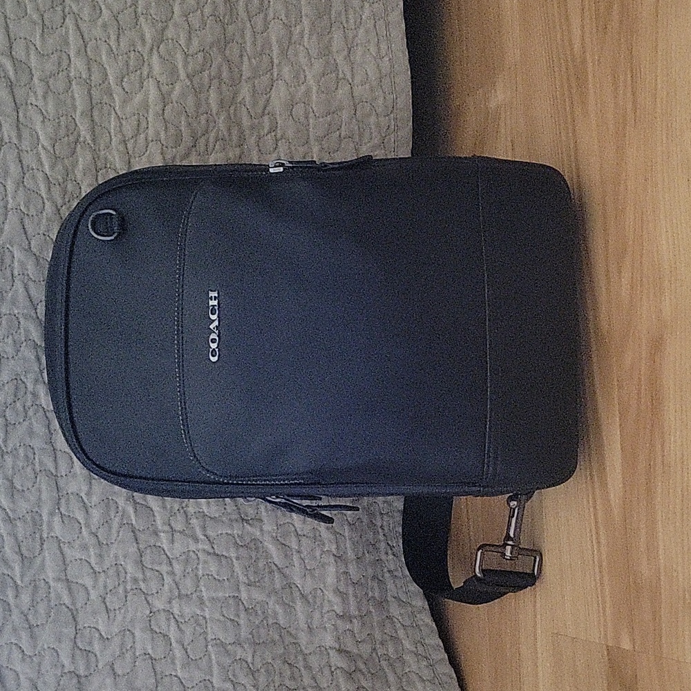 NWOT Coach Graham Leather Sling Pack